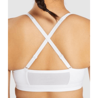 ⁦Gym Shark Ruched Training Sports Bra White⁩ – תמונה ⁦5⁩
