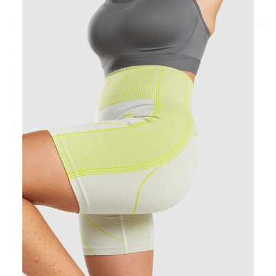 ⁦Gym Shark Hyper Amplify Shorts Light Grey Marl/Lime Green⁩ – תמונה ⁦4⁩