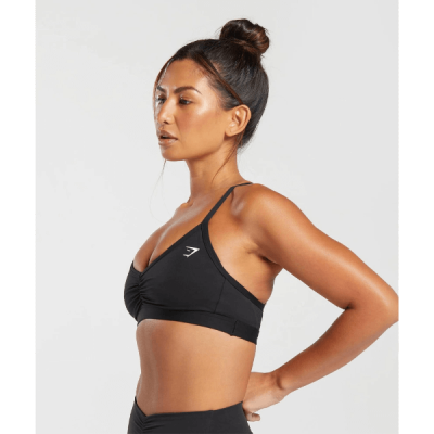 ⁦Gymshark Ruched Strappy Sports Bra Black⁩ – תמונה ⁦4⁩