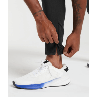 ⁦Gymshark Arrival Woven Joggers Black⁩ – תמונה ⁦5⁩