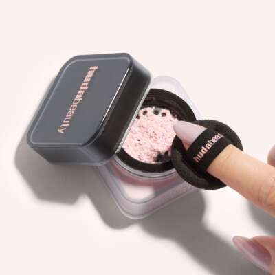 Huda Beauty Baby Bake Mini Easy Bake Loose Powder 6g – תמונה 9